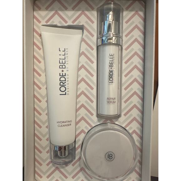 Lorde and Belle Consciously Created Skincare Regimen - Picture 1 of 3